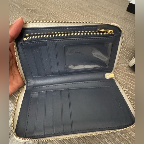 Coach Dempsey Tote 40 in Signature Denim and wallet set. - Picture 15 of 16